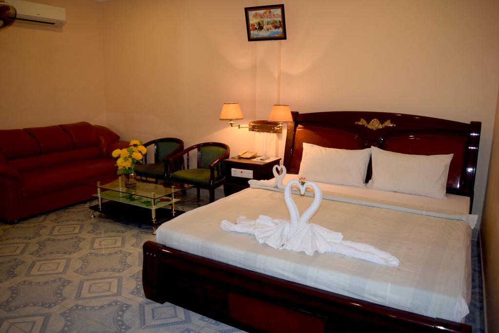 Reaksmey Battambang Hotel Exterior photo