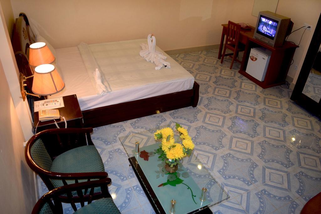 Reaksmey Battambang Hotel Exterior photo