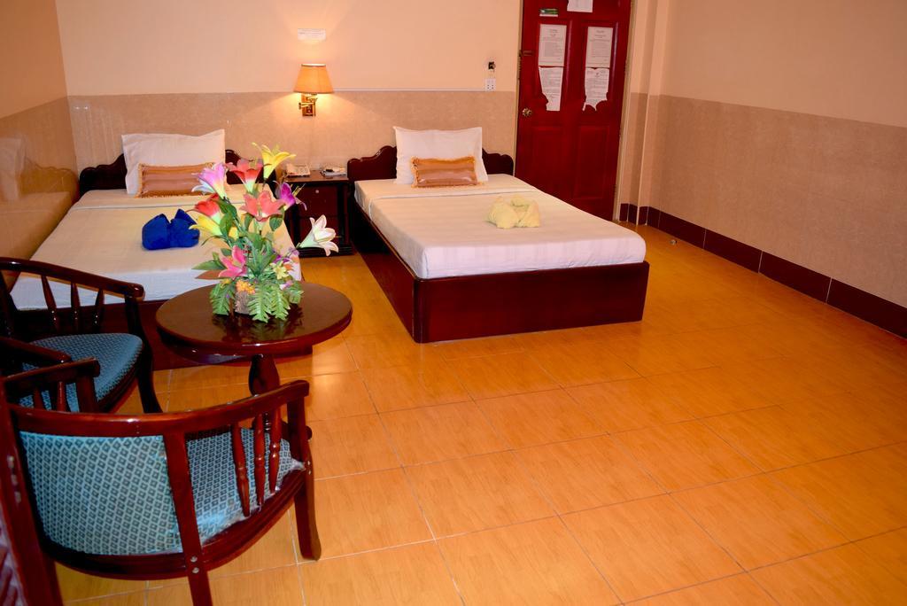 Reaksmey Battambang Hotel Exterior photo