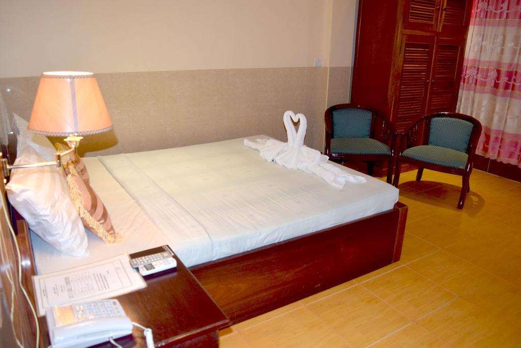 Reaksmey Battambang Hotel Room photo