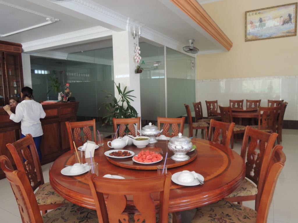 Reaksmey Battambang Hotel Exterior photo